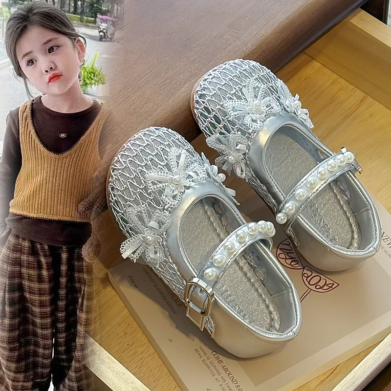 

Детские однотонные сетчатые сандалии для девочек, весна-лето 2026, новые, с жемчужным цветком и бантом, туфли-принцессы, обувь для выступлений
