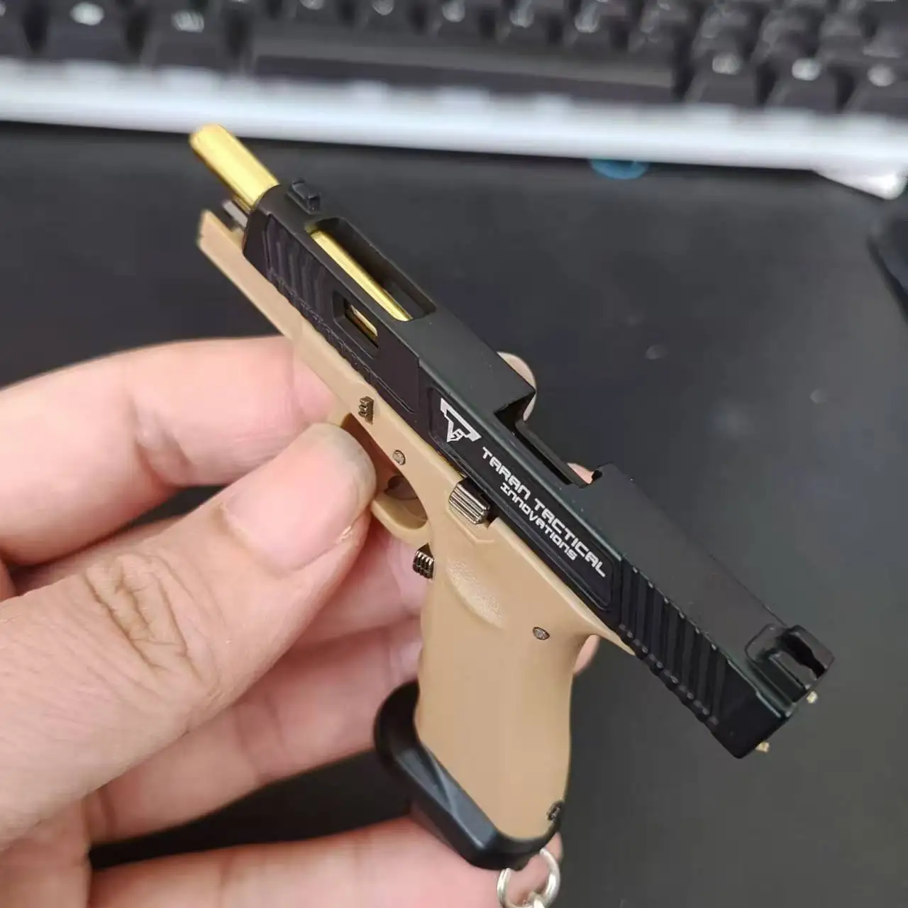 1:3 سبيكة صغيرة TTI G34 مسدس نموذج انفصال مسدس لعبة المفاتيح قلادة مصغرة مسدس جمع لعبة الأولاد الكبار الهدايا