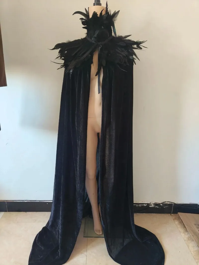 N De Mujer Con Disfraz De Bruja Malvada Para Halloween Y Amenazar A Alguien Con El Puño