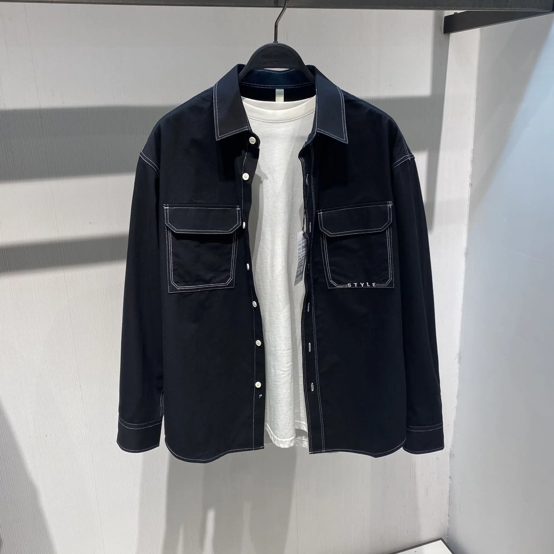 

Модная летняя мужская повседневная рубашка с длинным рукавом, простой отложной воротник, яркая отделка, карман, рубашка в японском стиле для работы