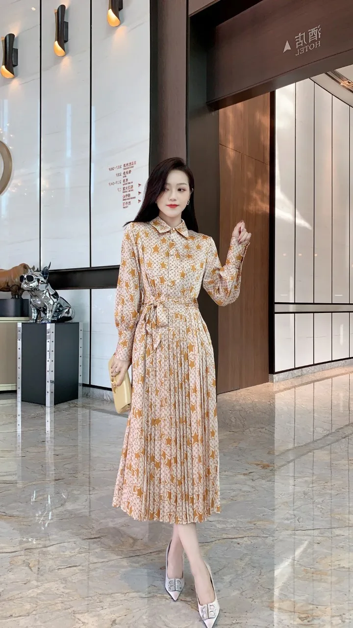 

autumn and winter new 2023 women's clothing Five-Pointed Star Printed Waist-Controlled Elegant Pleated Long Sleeve Dress 1011