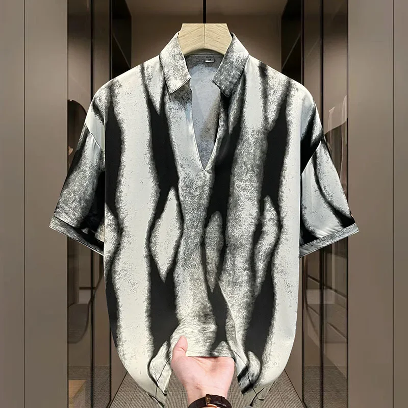 

2025 элегантная модная футболка Harajuku Slim Fit с v-образным вырезом и короткими рукавами, свободные повседневные спортивные универсальные футболки с принтом, тонкие поло Shi