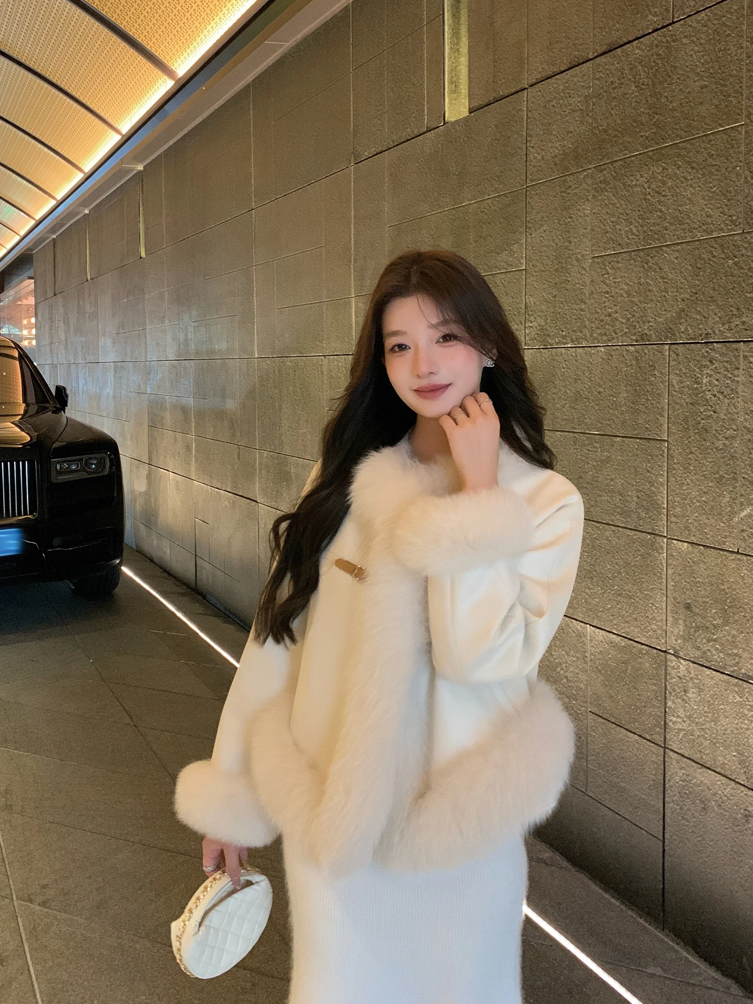 

Женская утепленная шуба из искусственного меха, комфортная и теплая, однотонная, прямого кроя, с длинными рукавами и высоким воротником