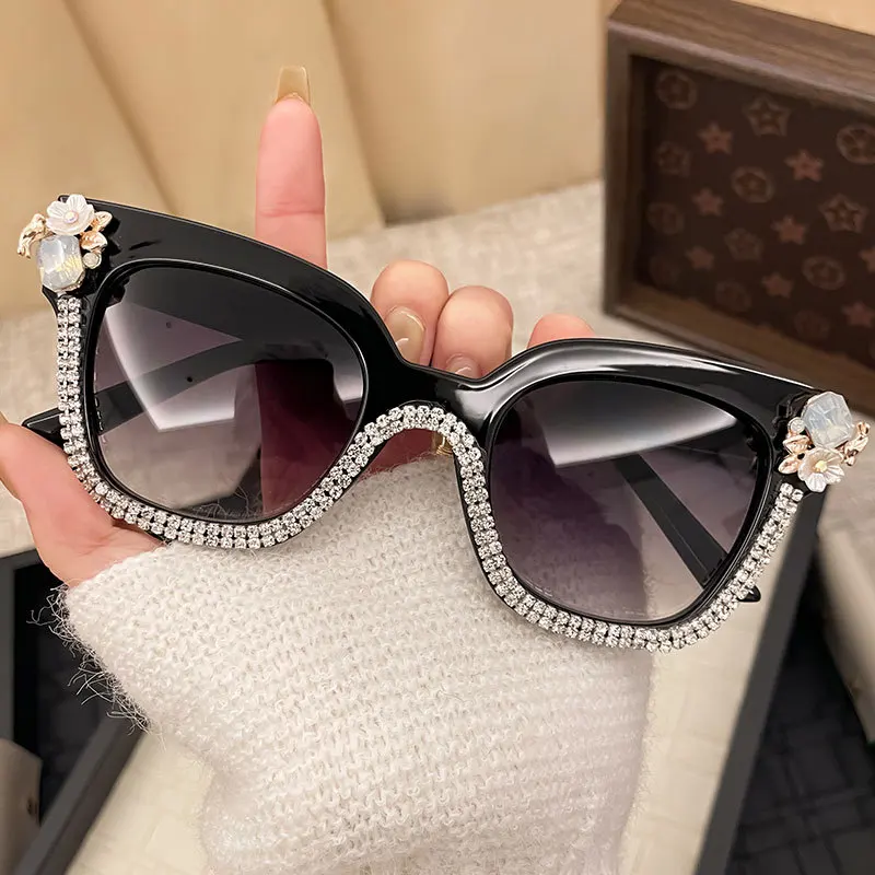 

New Trendy Cat's Eye Women's Sunglasses Fashion Diamond-encrusted Triangular Sun Glasses Personalized Full-frame Eyeglasses