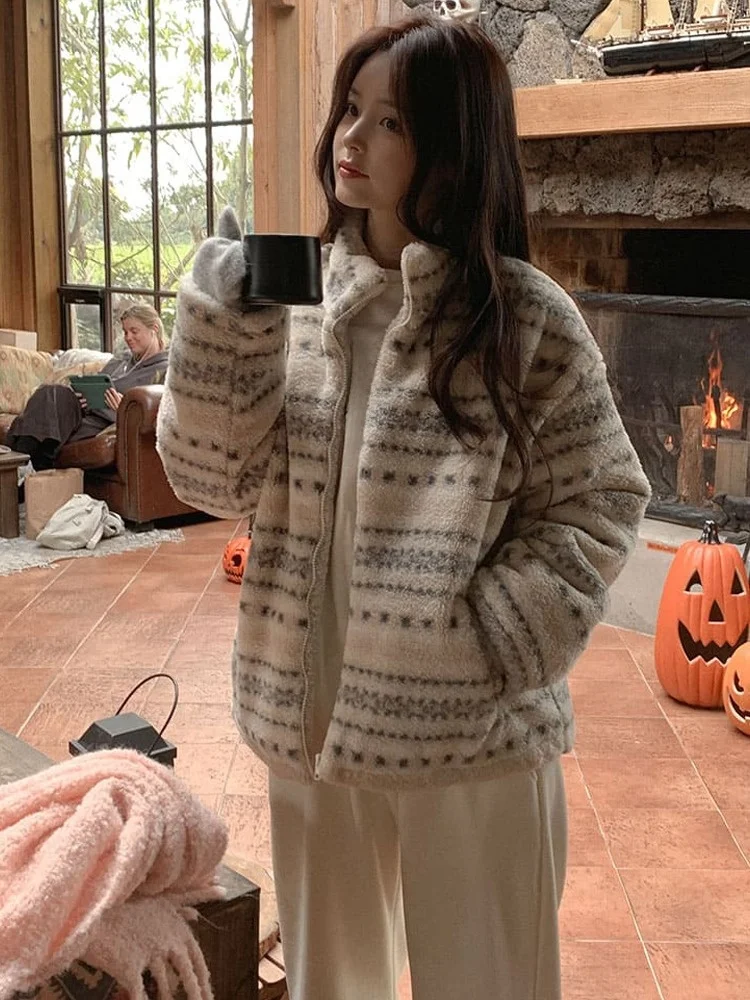 Chic Autumn Winter Lamb Velvet Coat Women's Warm Cotton Jaet Retro Floral Embroidery Commute Sle Suitable for Various Occ...