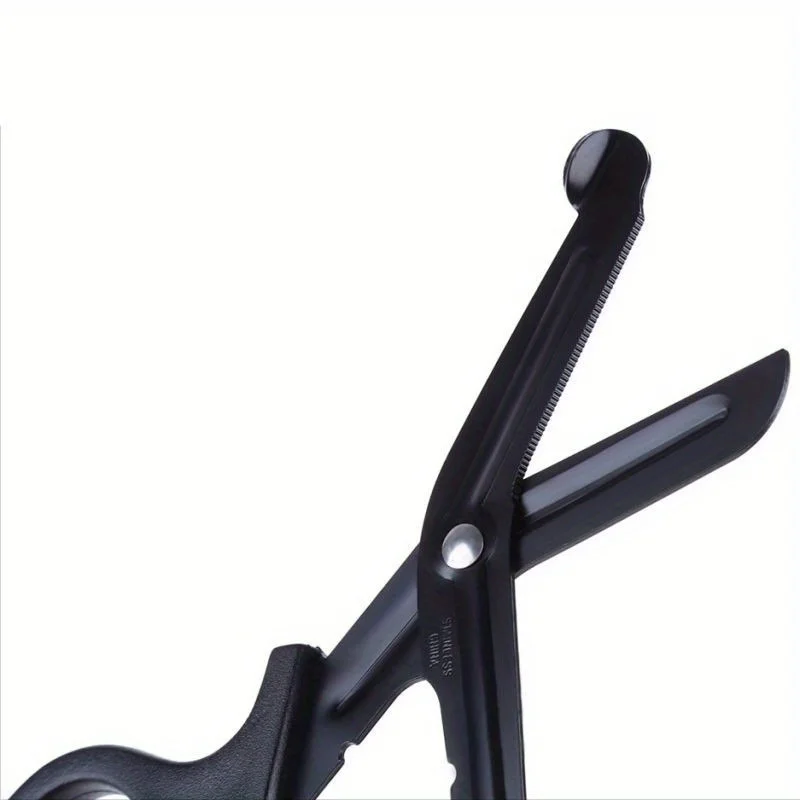 Equipped with fine toothed survival and rescue scissors, medical first aid canvas scissors, and wilderness survival equipment