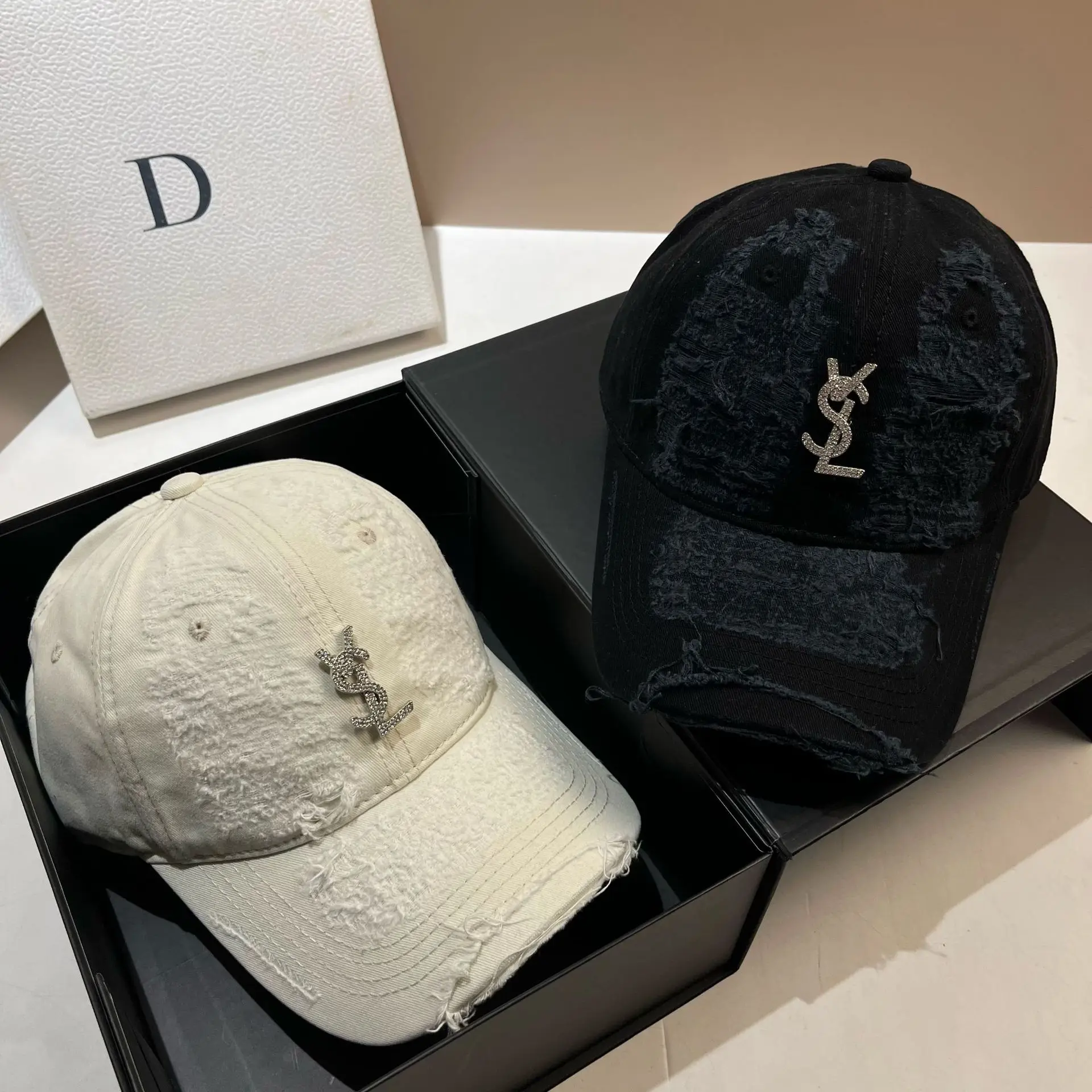 

2025 Trendy Distressed & Brushed Baseball Cap, Unisex Washed Cotton Vintage Hip Hop Hat for Women Men, Streetwear