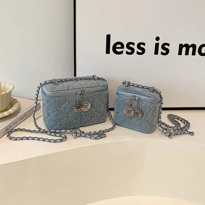 

Classic blue denim style diamond-shaped chain small clutch bag, versatile and stylish, single-shoulder design