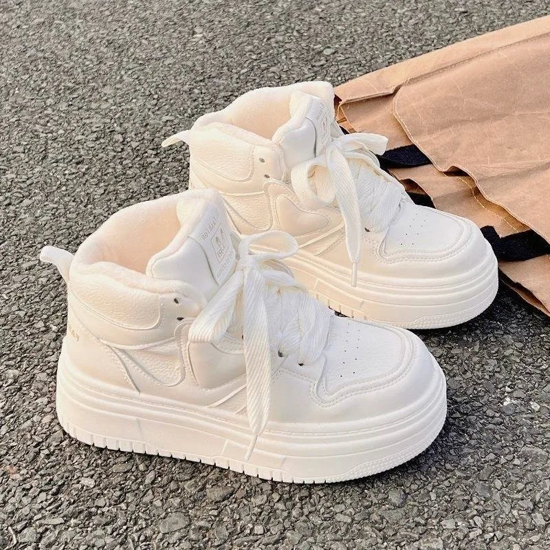 أحذية قطنية مخملية سميكة للنساء 2025 أحذية عالية الجودة جديدة أحذية بيضاء متعددة الاستخدامات أحذية كاجوال #1