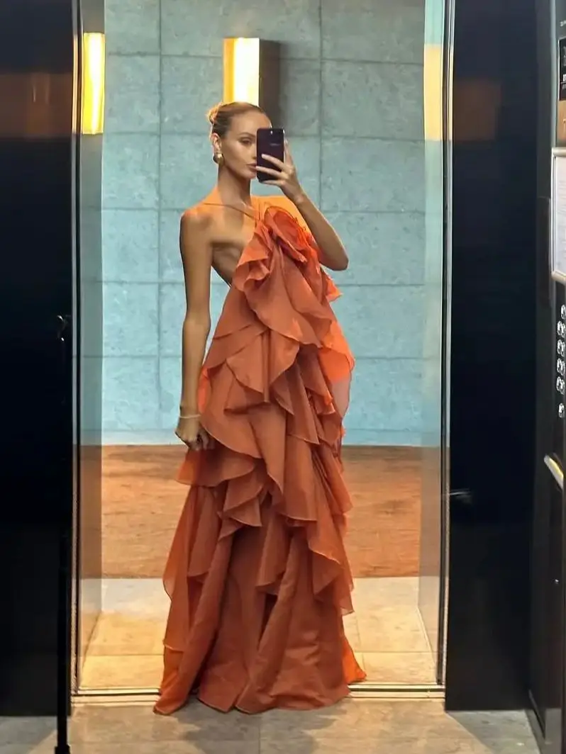 Ofherown Elegante A-Line Chiffon A strati Ruffles Abiti da sera Cinghia per spaghetti Abiti da ballo Backless Robe De Soiree Personalizzato