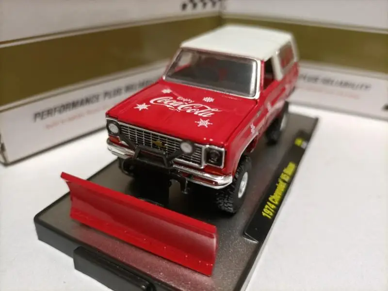 

M2 MACHIANES 1:64 1974 K5 Blazer Collection of die cast alloy trolley model ornaments