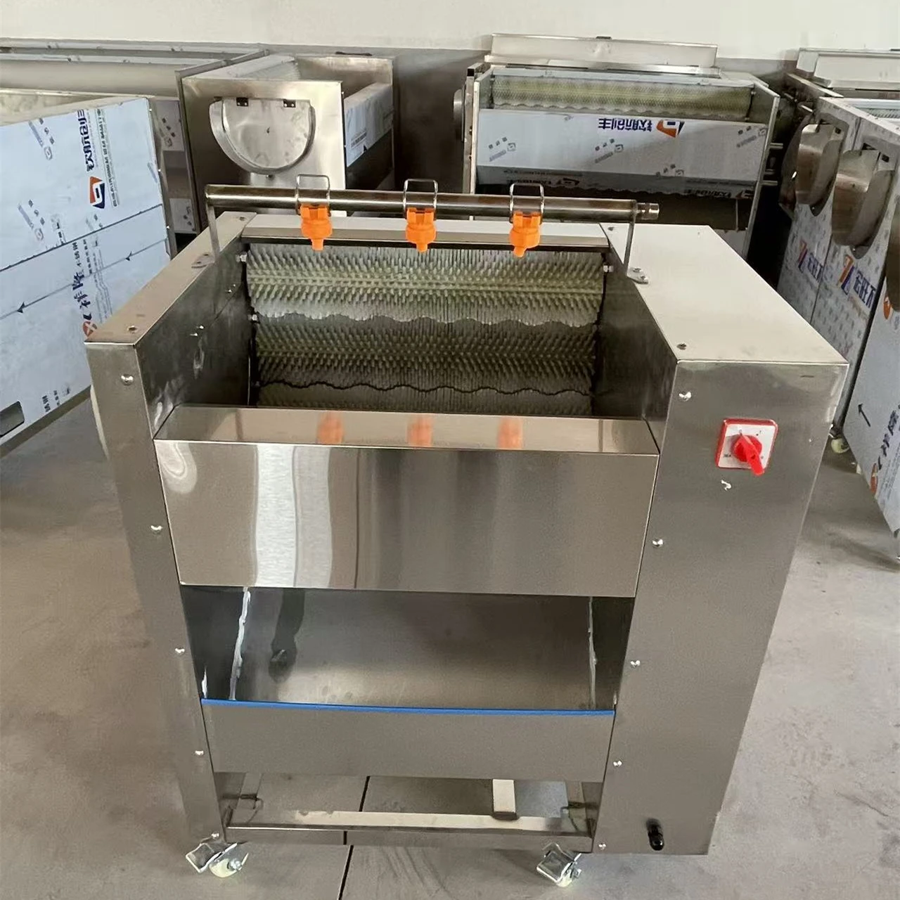 

Промышленная щеточная роликовая машина для мойки и очистки лука, корнеплодов, моркови, свежего имбиря, картофеля