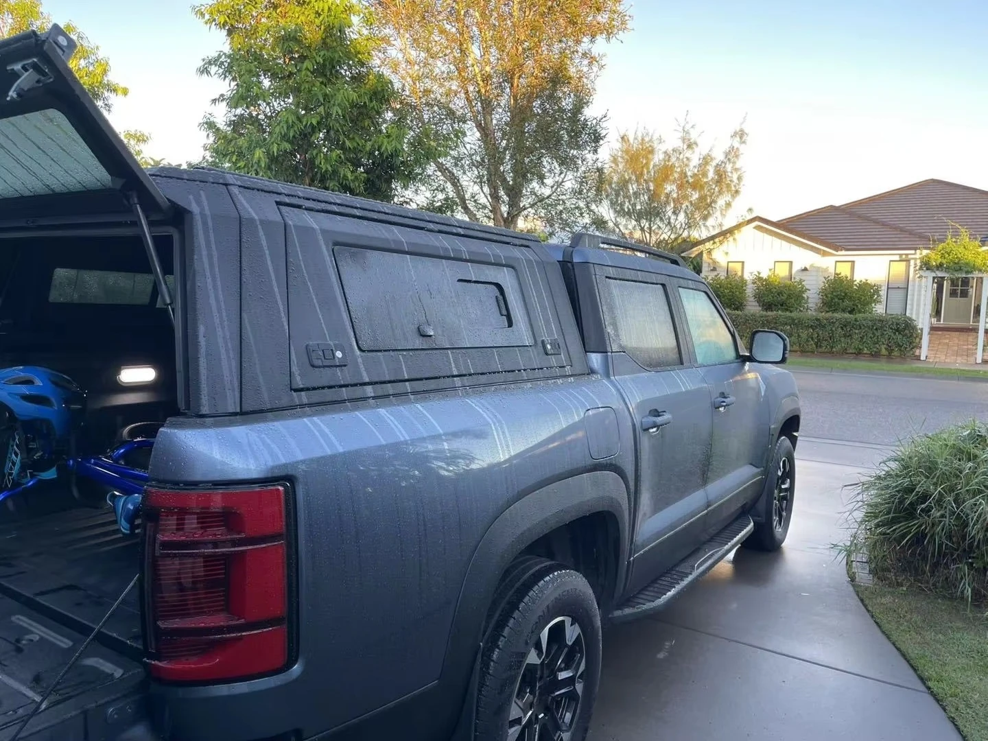 غطاء سرير بمظلة شاحنة بيك اب من الألومنيوم لـ RAM 1500 Hilux Shark 6