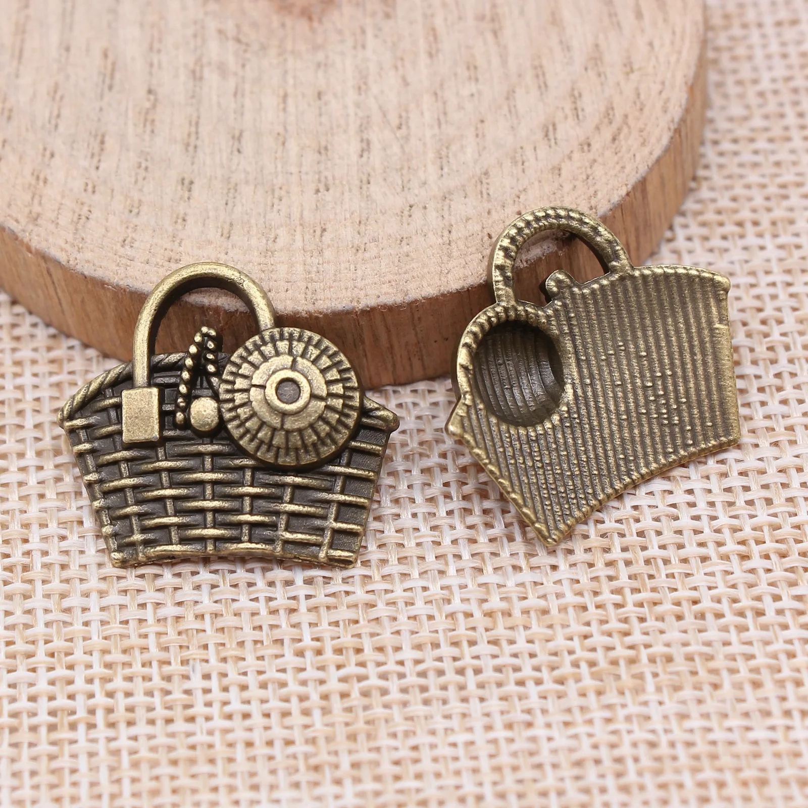 20pcs 25x22mm(0.98x0.87inch) 2 Colors Antique Bronze Color Antique Silver Color Woven Basket Charms DIY Hand Crafts Accessories