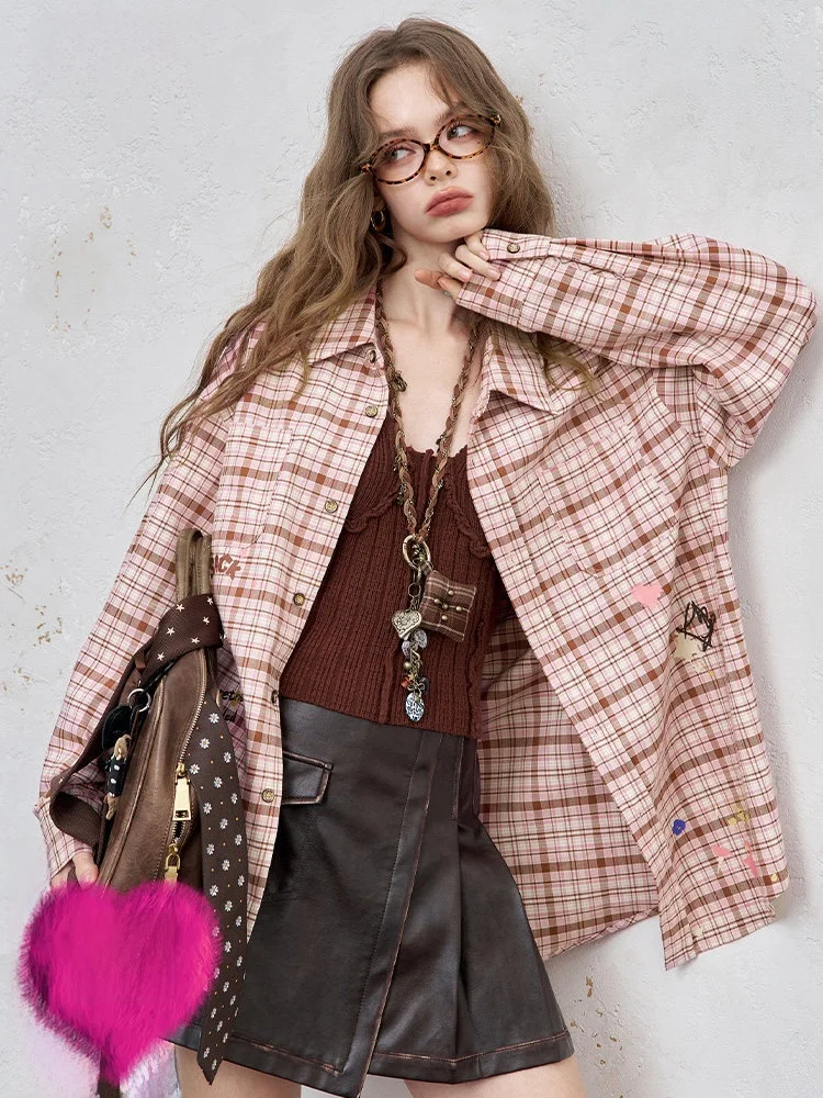 

Hand-Drawn Graffiti Print Blouse Women's Preppy Style Long Sleeve Polyester Shirt Pink Plaid Casual Collar Loose Fit