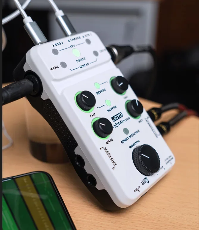 ขายด่วน MOMIX การ์ดเสียงมิกเซอร์สำหรับบันทึกเสียงโทรศัพท์มือถือและถ่ายทอดสด