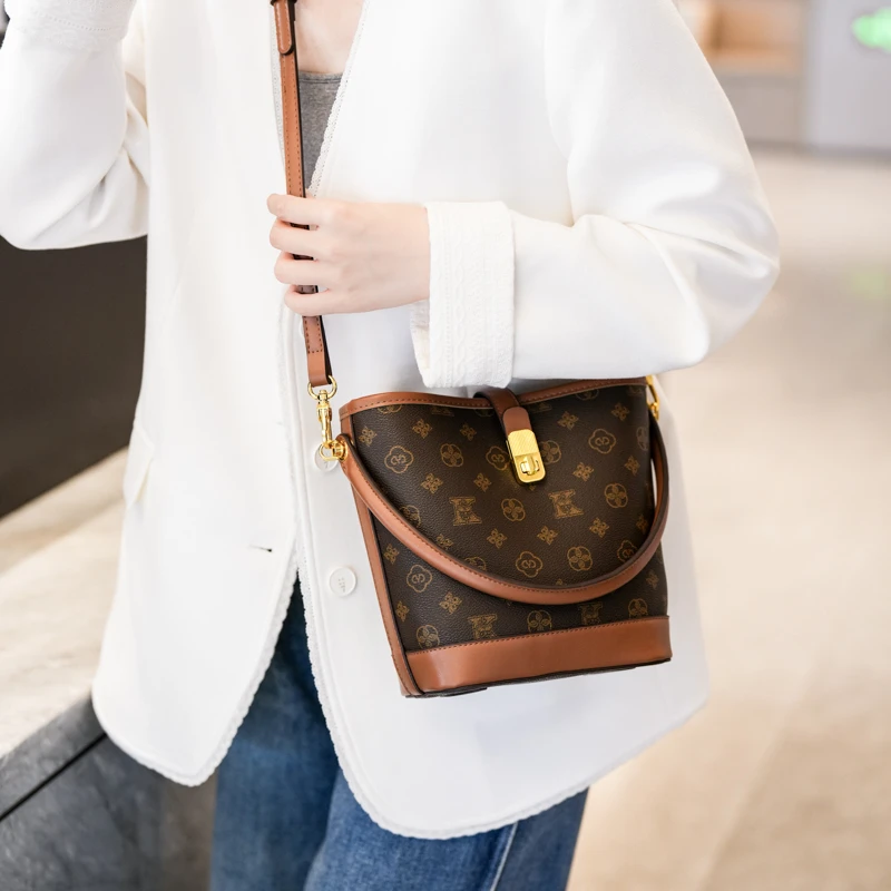 

Elegant Leather Shoulder Bag From Luxury Brand Famous Designer Popular Classic Women's Messenger Bag for Ladies