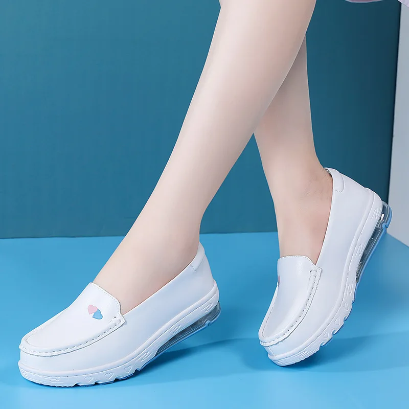 Winter New Woman Nurse Flat Shoes Fashion White Slip on Comfort Moccains Shoes Warm Plush Loafers Women Wedge Platform Sneakers