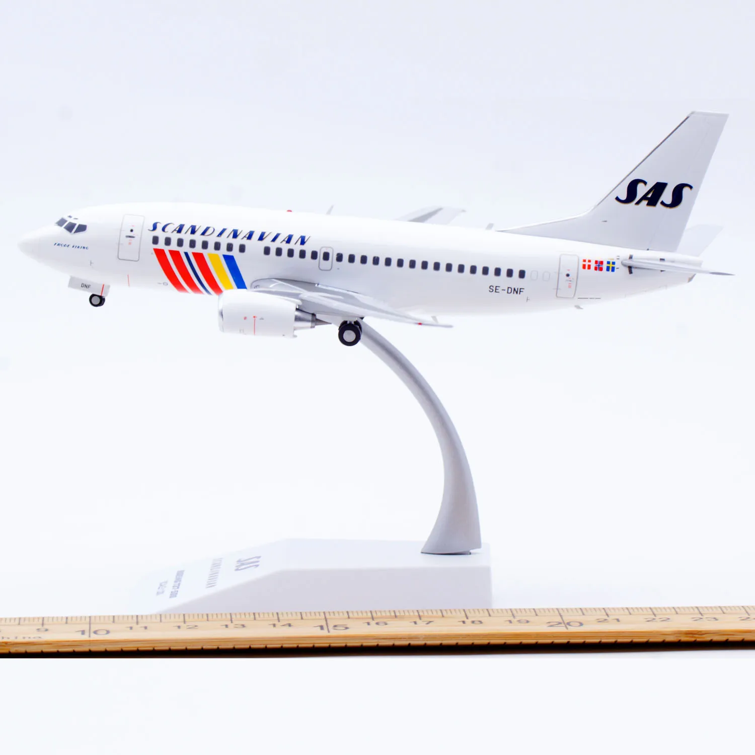 XX20498 Alloy Collectible Plane Gift JC Wings 1:200 SAS Scandinavian Airlines Boeing B737-500 Diecast Aircraft Jet Model SE-DNF