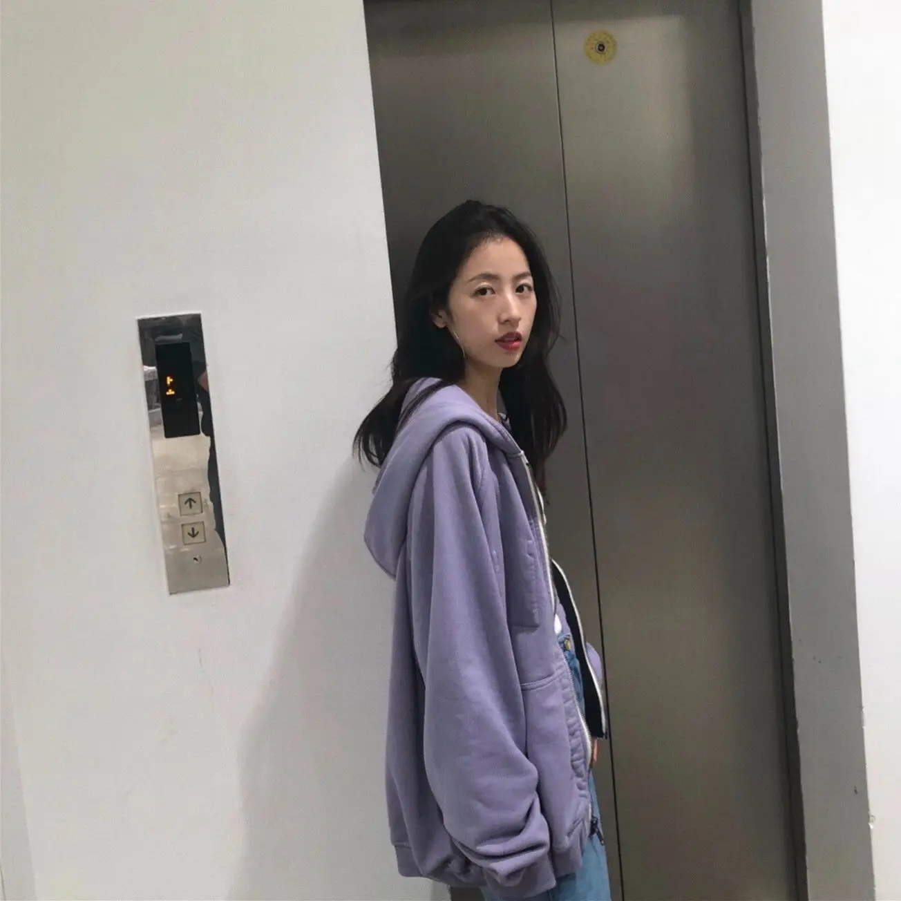 フード付きグラフィックパーカー レディース 秋服 韓国 レディース ロック ストライプ 通学 オフショルダー ニット ベーシック ビッグ ユースフル ロック