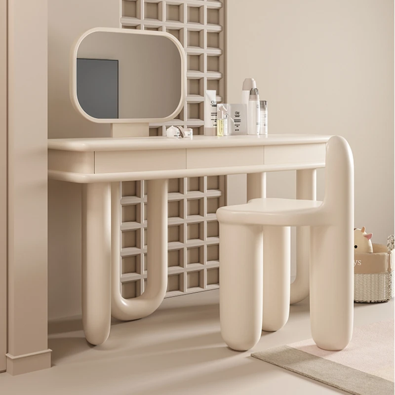 Туалетный столик в кремовом стиле для спальни французский минимализм маленький