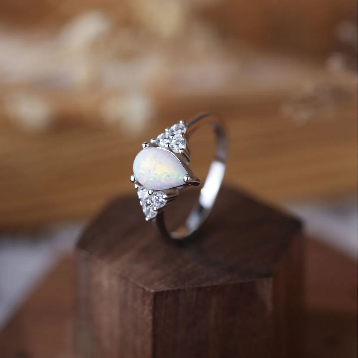 Delicate Style 100% 925 Silver Droplets White Opal Ring Inlaid with Zircon for Women's Light Luxury Exquisite Need