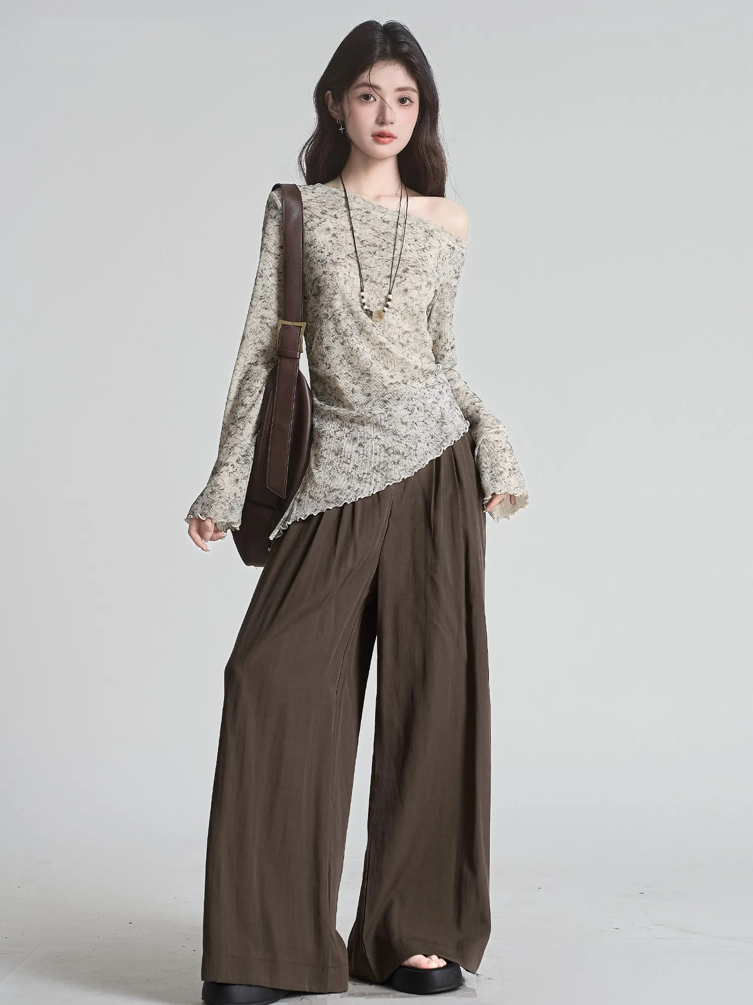 Camiseta Coreana Asimétrica de Manga Larga para Mujer, Capa Base con Mangas Acampanadas y Diseño de Hombro Descubierto