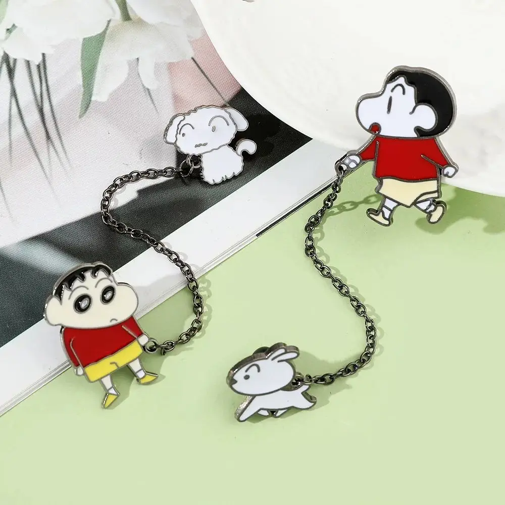 Danemark ge en métal émaillé Crayon Shin Chan, chien qui marche, dessin animé, mignon, broche amusante, accessoires vestisens, peluche Anime, jouets cosplay, cadeaux