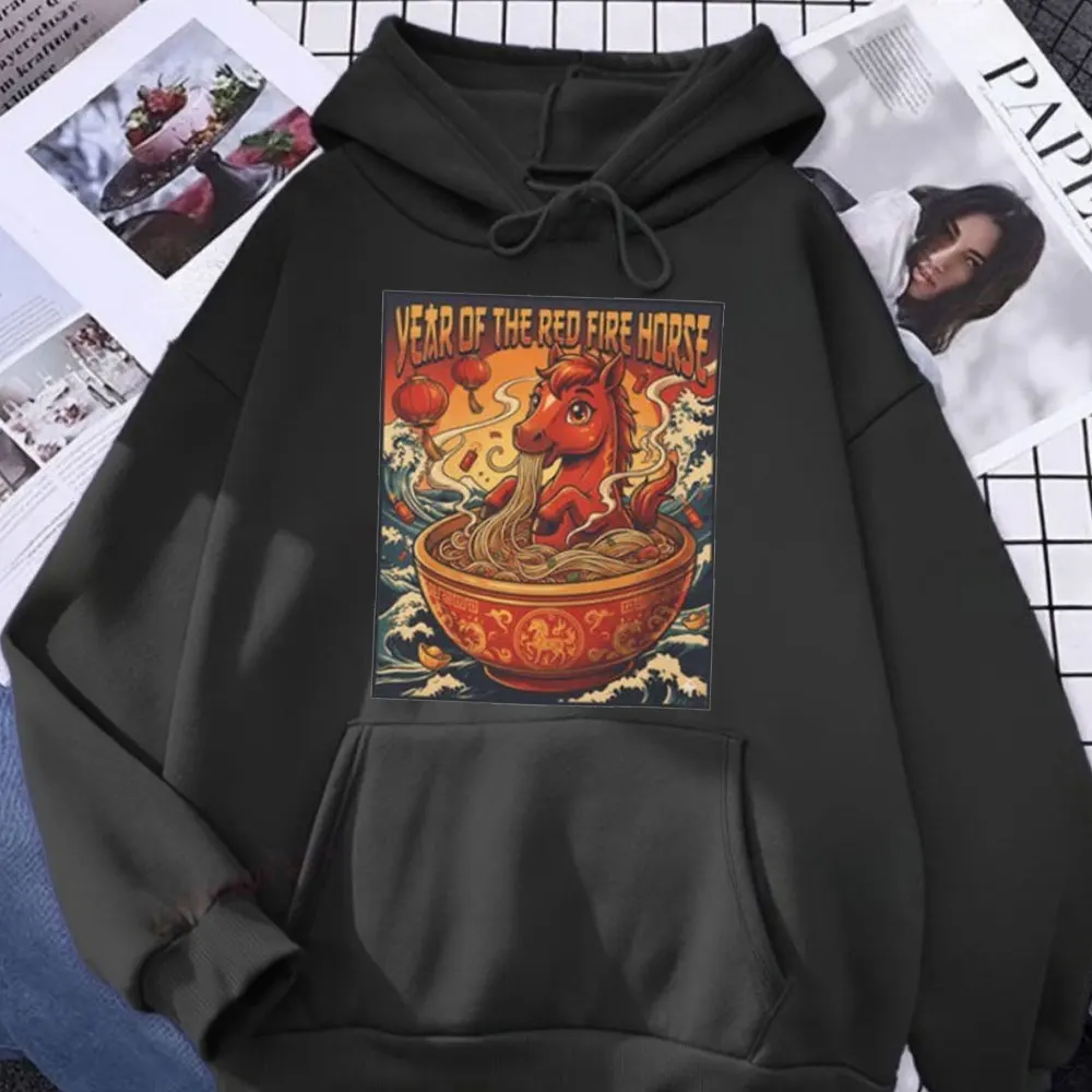 赤い火の馬の年 2026 ホディ 中国の旧正月 ラーメン Y2K パーカー 面白い干支動物ギフト 冬用暖かいスウェットシャツ