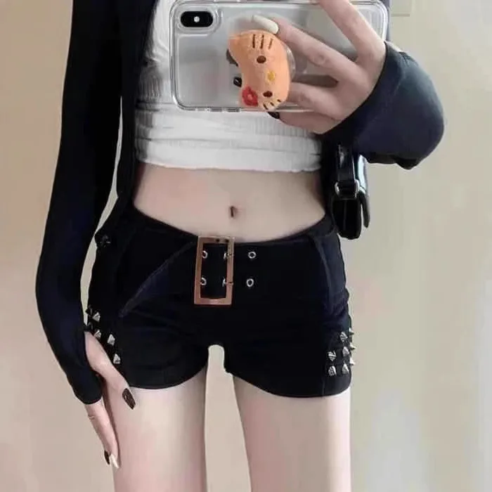 

Low-Waist Denim Shorts Y2K Style American Hot Girl Sexy Black New Version Bodycon Embellished with Willow Nails Spring 2025