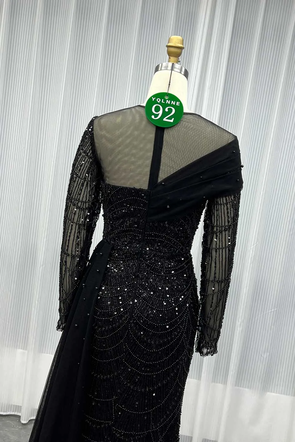 YQLNNE 092 Robe de soirée noire à manches longues et perles