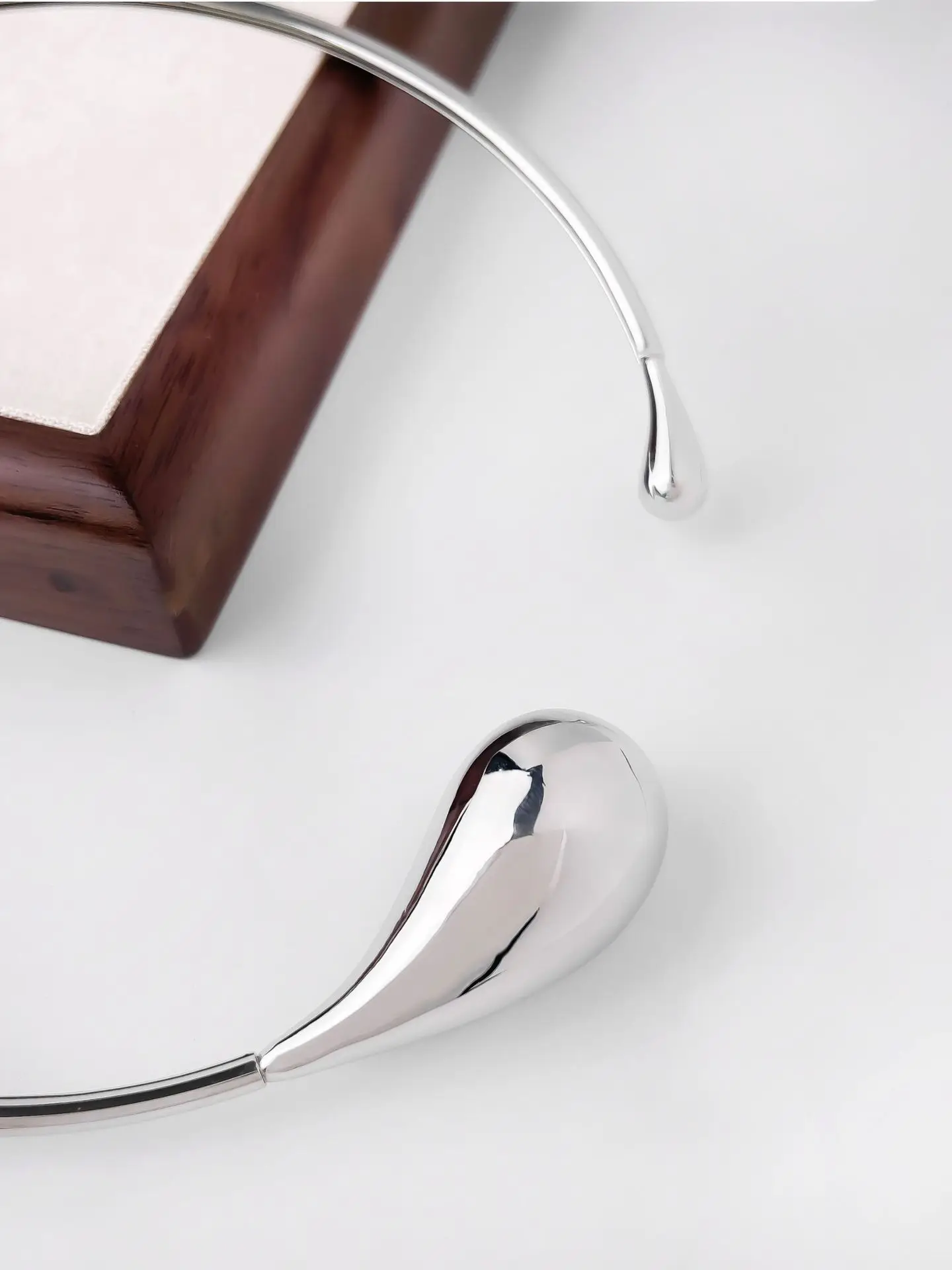 Exaggerated Metal Water Drop Shape Open Collar Choker Necklace for Women European American Personality Accessories Party Jewelry