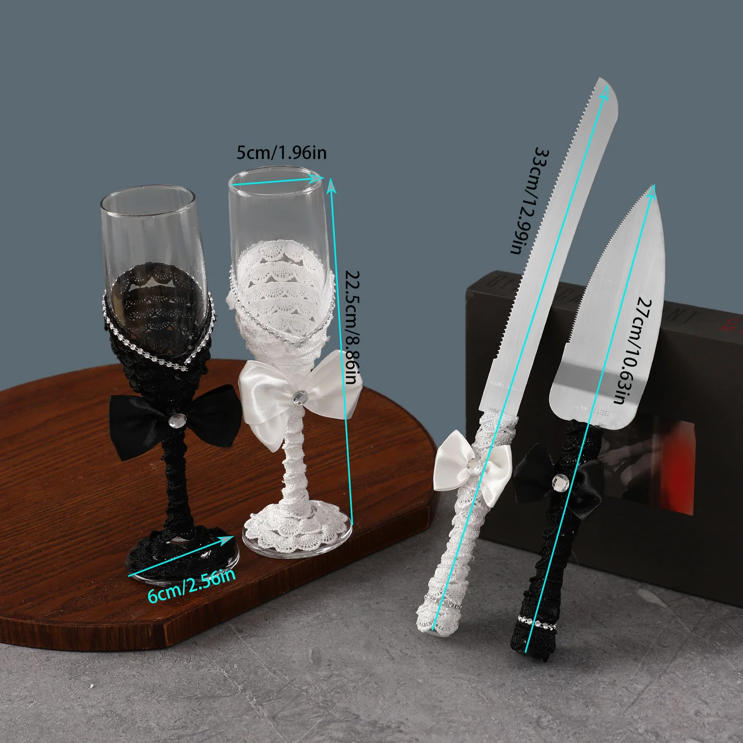 طقم زفاف من أدوات المائدة للأكواب، تصميم رومانسي باللونين الأبيض والأسود، حصريًا للعروس والعريس.