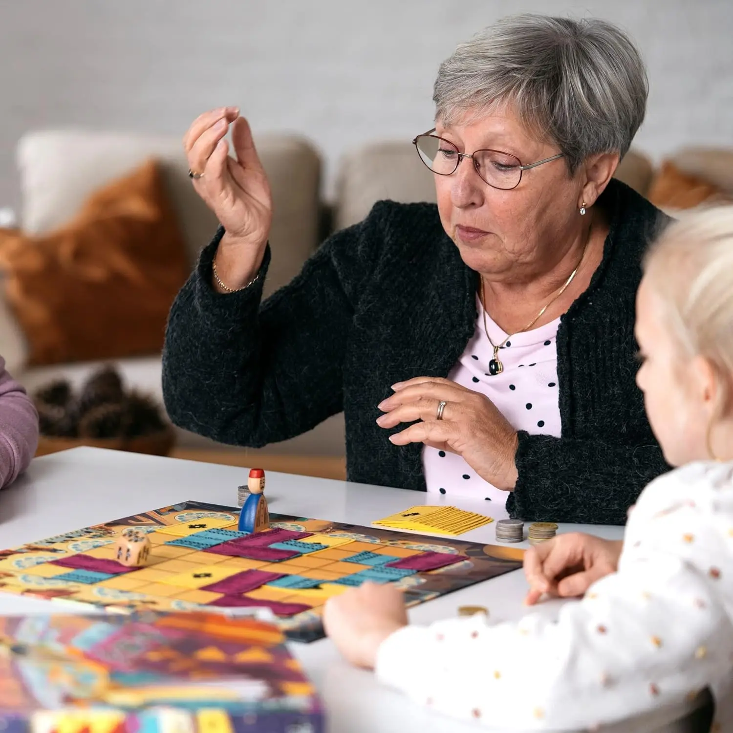 Marrakech |   Gioco di strategia per famiglie e adulti |   Età 8+ |   Giochi da tavolo di carte da 2 a 4 giocatori