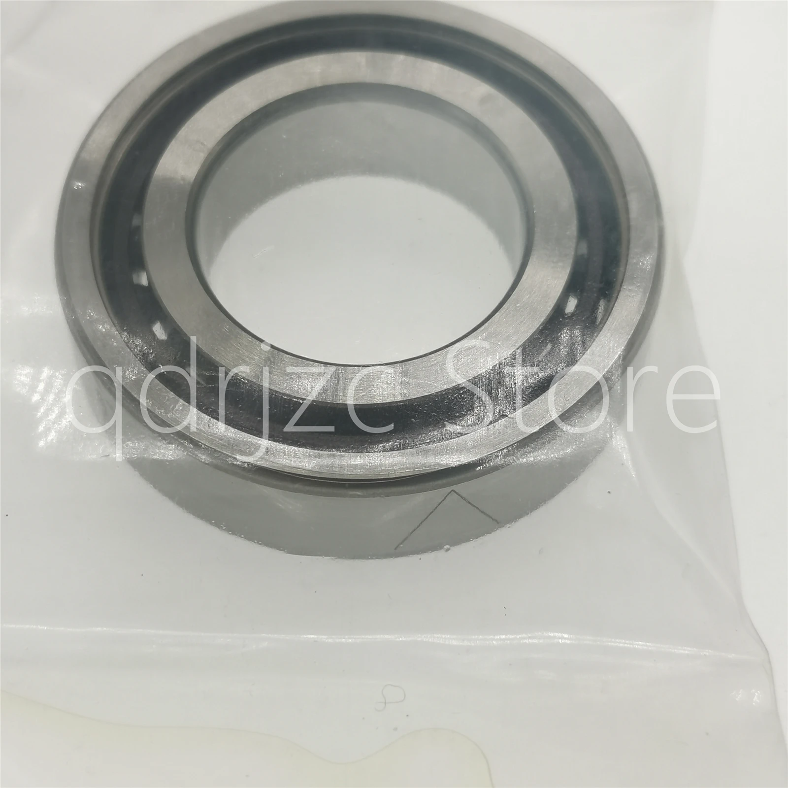 Ultra-precision angular contact ball bearing XC7005-E-T-P4S-UL 25mm 47mm 12mm