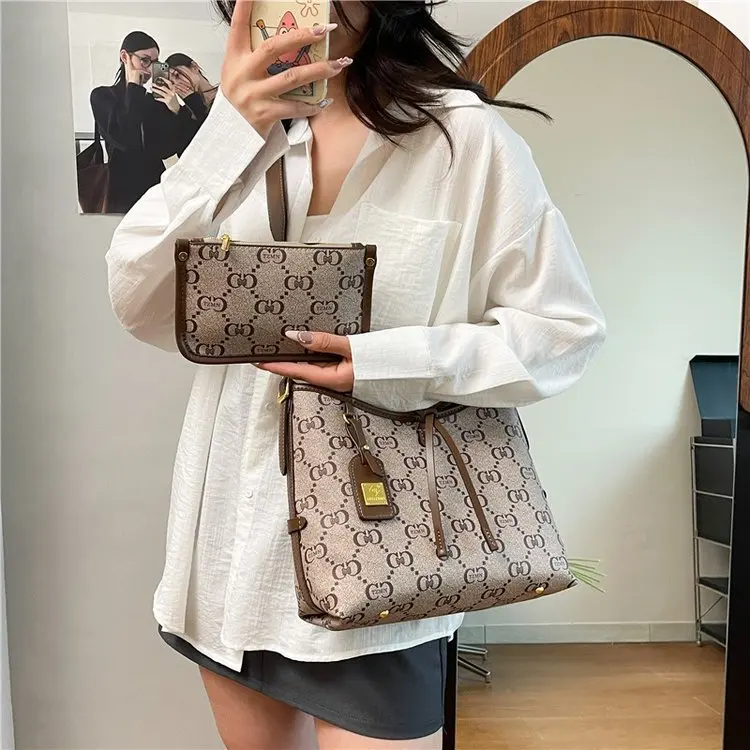 

‌2025 New Woven Rattan Tote Bag Women's Bohemian Large Capacity Shoulder Bag with Ethnic Print for Autumn Outing & Night Market