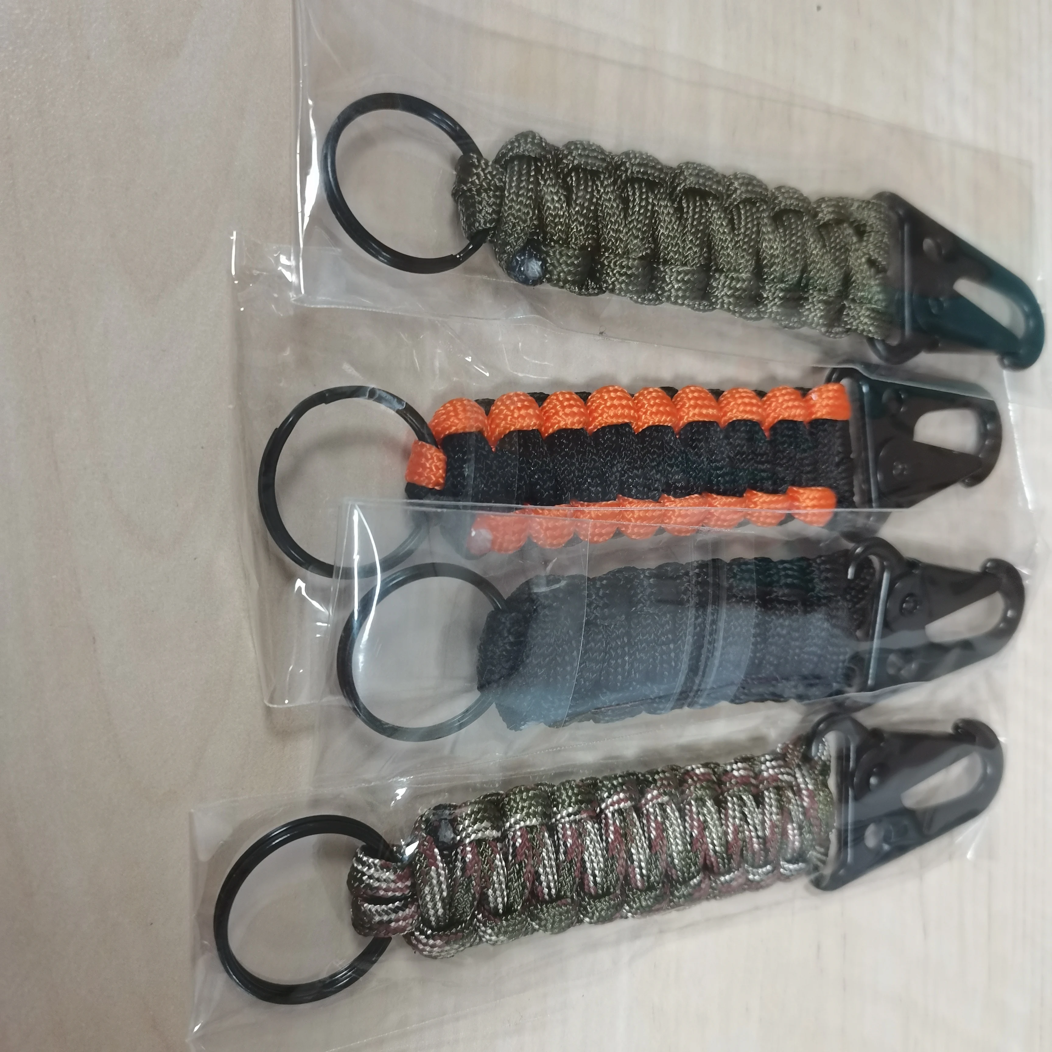Outdoor Emergency Carabiner Eagle Mouth Hook Keychain Mountaineering Paracord Beetle Keychain Handmade Outdoor Fitness Equipment