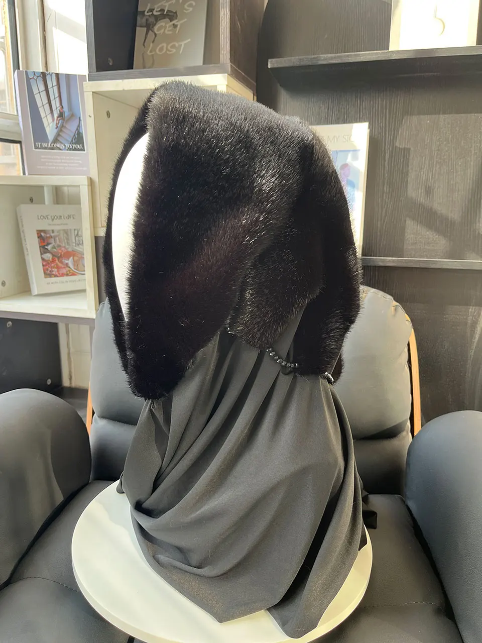 Kunstnerzfell-Mütze mit Kapuze für Damen, Winter-Wärme, Luxuriöser Vollpelz-Kunstnerzschal, Stilvolle Modische Damen-Outdoor-Kopfbedeckung – Detail 12