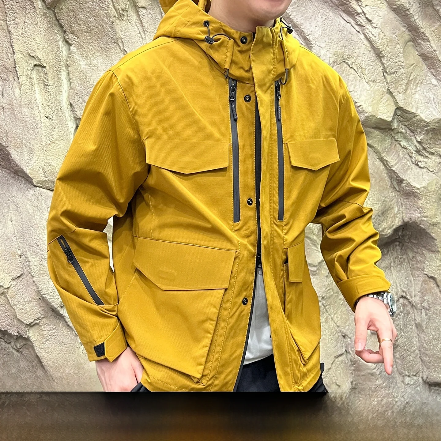 

Waterproof Outdoor Men's Jaet Loose Fit Hooded Sportswear Polyester Fiber Long Sve Zipper Closure Youth Regular Length
