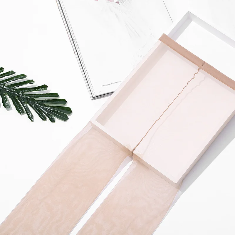 

Женские летние колготки SK S860: ультратонкие, невидимые, бесшовные, цвета телесной кожи, с вырезом на поясе.