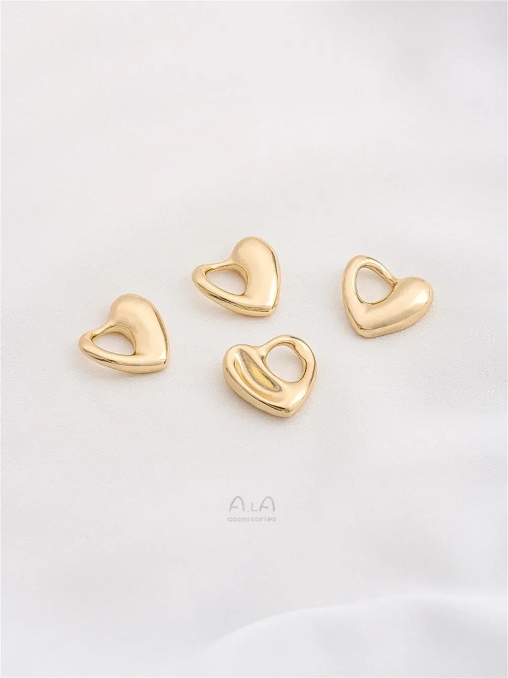 14K Gold-covered, Glossy, Perforated Heart Pendant, Love Jewelry Pendant, Handmade Diy Necklace Charms Pendant K586