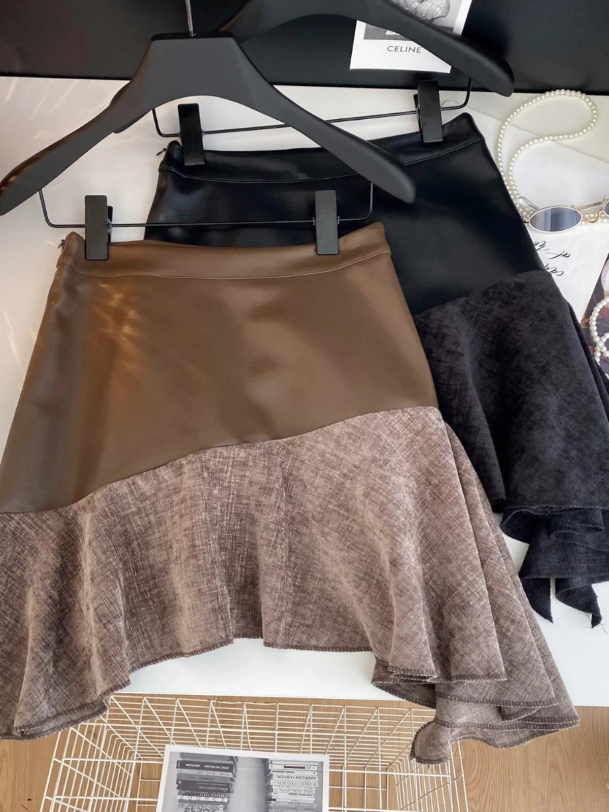 

American Retro Spicy Girl Asymmetrical PU Leather Skirt Women's Winter High Waist Slimming A-Line Skirt Commute Sle