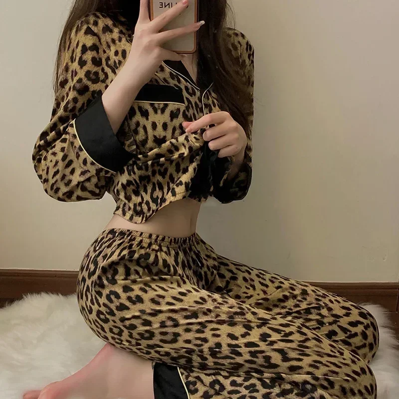 Pigiama da donna Primavera Autunno Cardigan coreano a maniche lunghe Sexy stampa leopardata Set di abbigliamento per la casa Pigiama di seta di latte per le donne