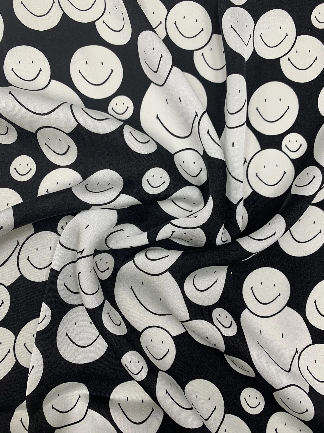 1 meter 95% Mulberry Silk 5% Spandex 16 momme Georgette Silk Fabric Black with White Smile Face 138cm 54