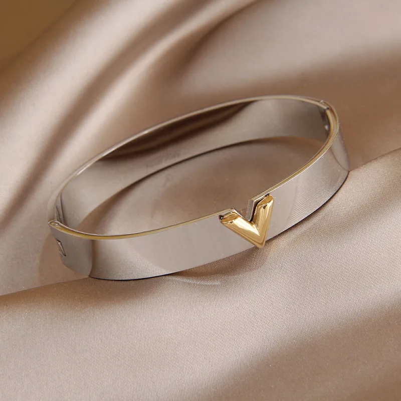 Titanium Steel 18k Gold Color Metal Luxury Bangles for Woman Holiday Party Daily Letter V-shaped Bracelet Gifts