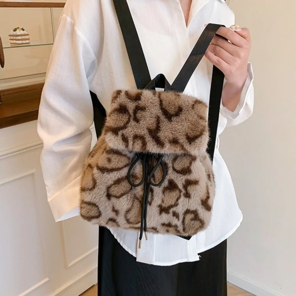 Casual Drawstring Faux Fur Backpack Large Capacity Lightweight Leopard Print Daypack Furry Adjustable Knapsack Girl