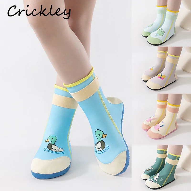 

Детские пляжные туфли с мультяшными животными для водных видов спорта, быстросохнущие, для мальчиков и девочек, подводные ботинки до щиколотки, нескользящие, для дайвинга и плавания