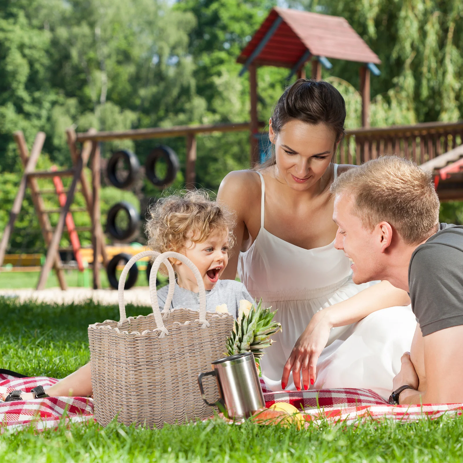 

Handwoven Plastic Basket Portable Handle Storage Container for Sundries Vegetable Fruit Organizer Small Plastic Basket with