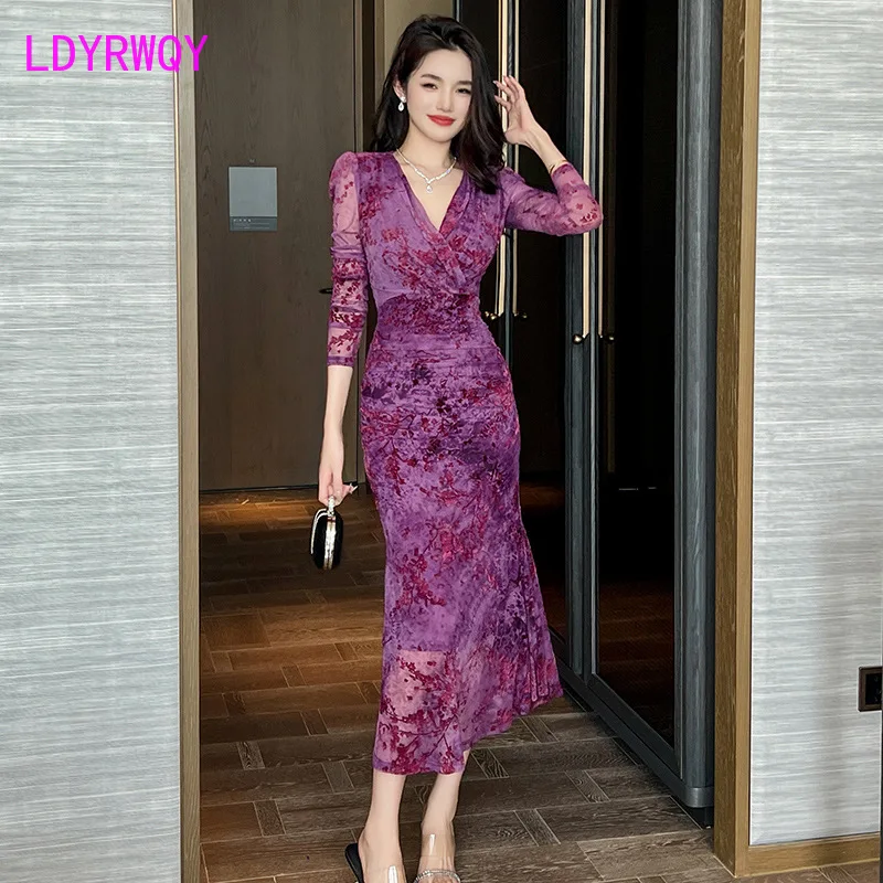 2023 Autumn and Winter New Women's French V-neck Printed Mesh Wrapped Hip Fishtail Dress