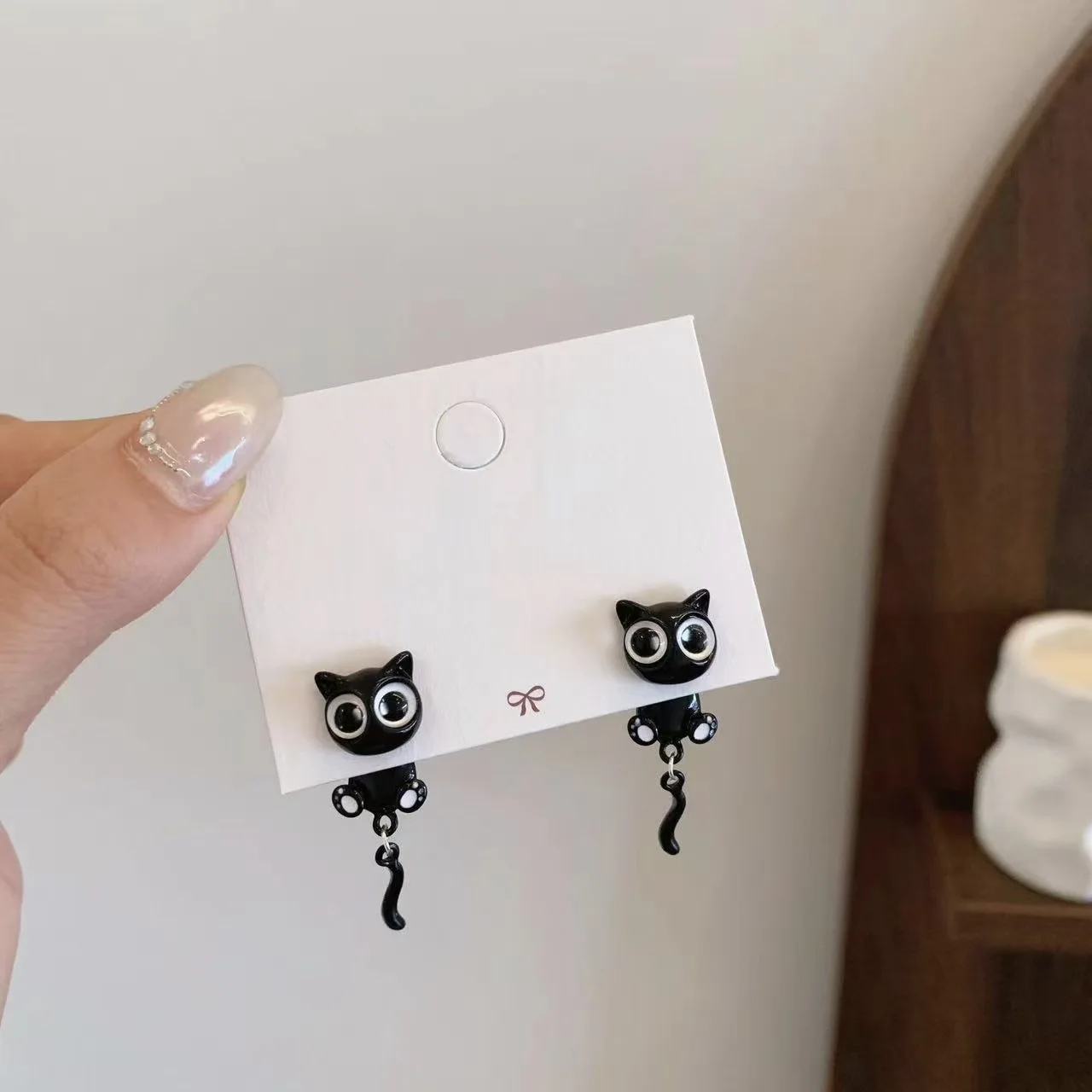 Lustige Cartoon-Ohrringe mit schwarzem Kätzchen, süßem, coolem und niedlichem Design, kreativer, modischer Katzen-Tier-Ohrclip für Frauen und Mädchen, Accessoire – Detail 4